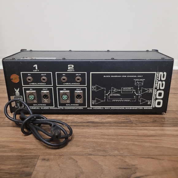 Tapco 2200 Graphic Equalizer - Picture 6 of 6